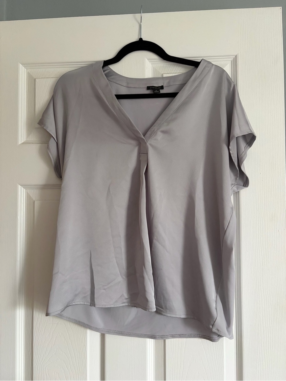 Ann Taylor Light Gray V-Neck Pleated Short Sleeve Blouse
